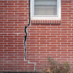 A foundation with a large crack that's wider at the top than on the bottom in Vineland